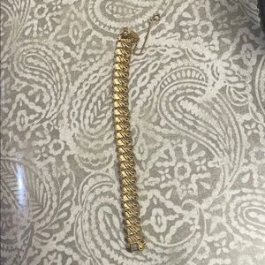 Vintage MCM‎ Gold tone MONET Bow Bracelet with safety chain. 7”.